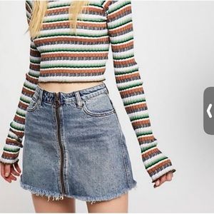 Free People We The Free Zip It Up Denim Mini Skirt
Size: 0 Free People Size 25